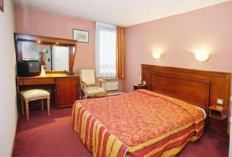Hotel Du Golf Coignieres Room photo